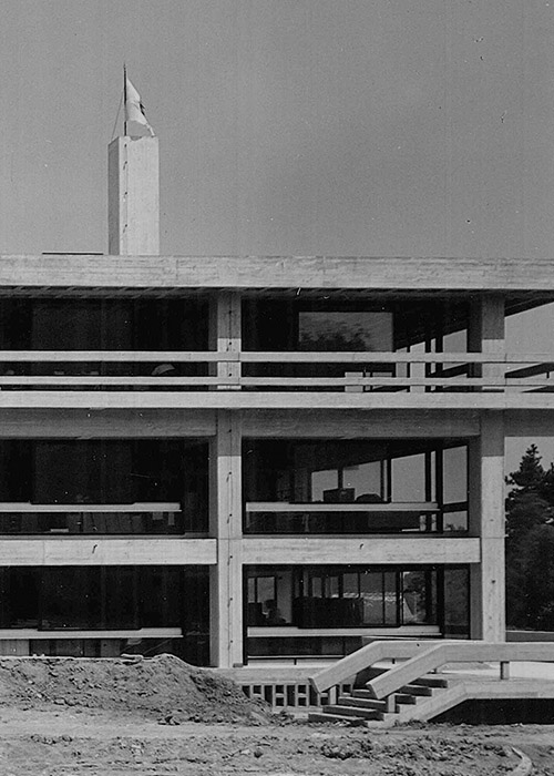 DOCOMOMO Japan has added Kurayoshi City Hall to its list, “226 Buildings of Modern Movement in Japan”