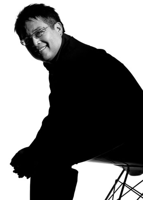 A photography exhibition by the globally recognized photographer, Russel Wong, featuring Tange works will be held in Singapore August 2nd through 21st.